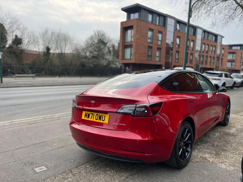 TESLA MODEL 3