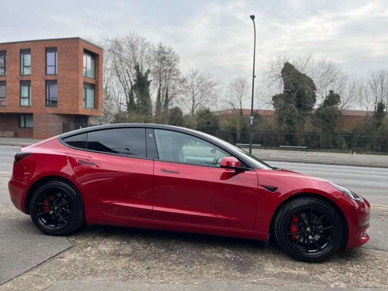 TESLA MODEL 3