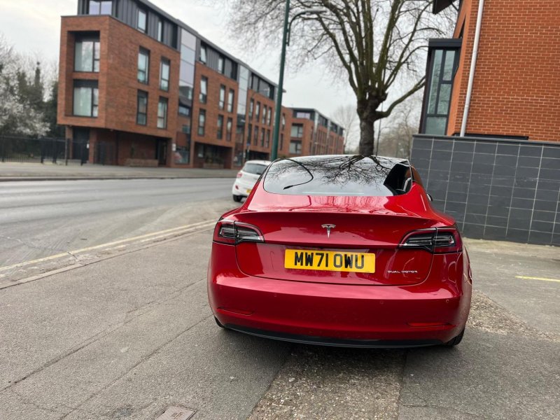 TESLA MODEL 3