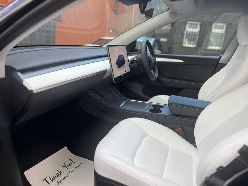 TESLA MODEL Y