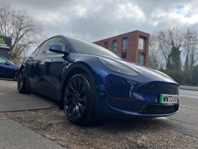 TESLA MODEL Y
