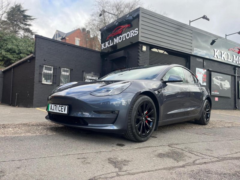 TESLA MODEL 3