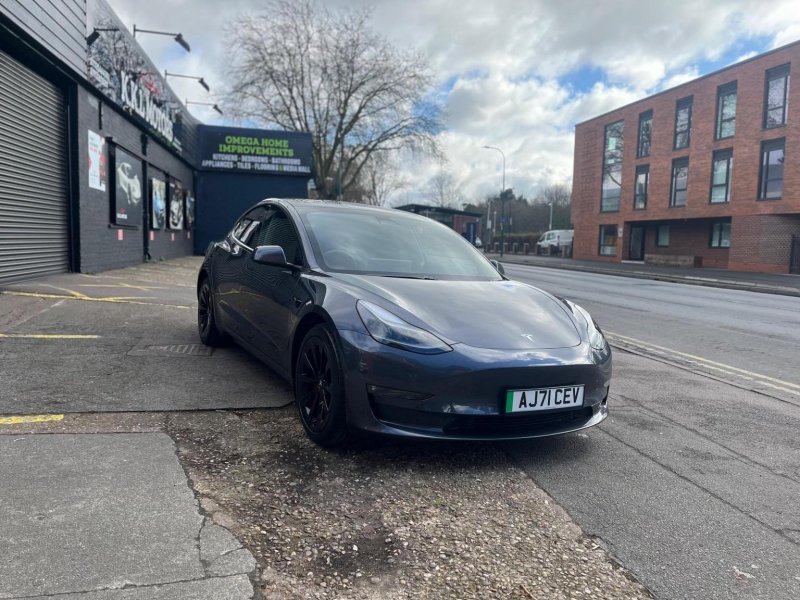 TESLA MODEL 3