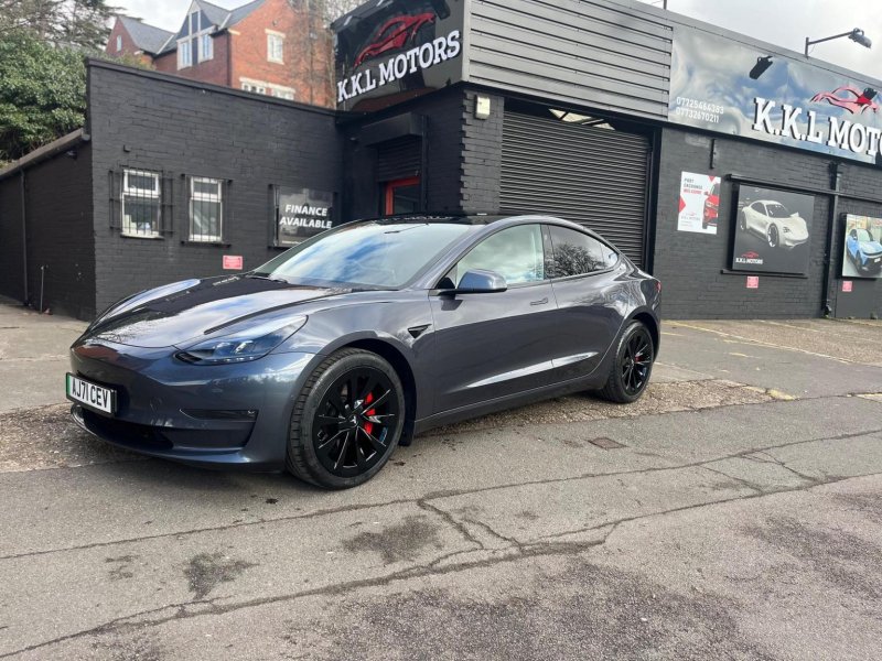 TESLA MODEL 3
