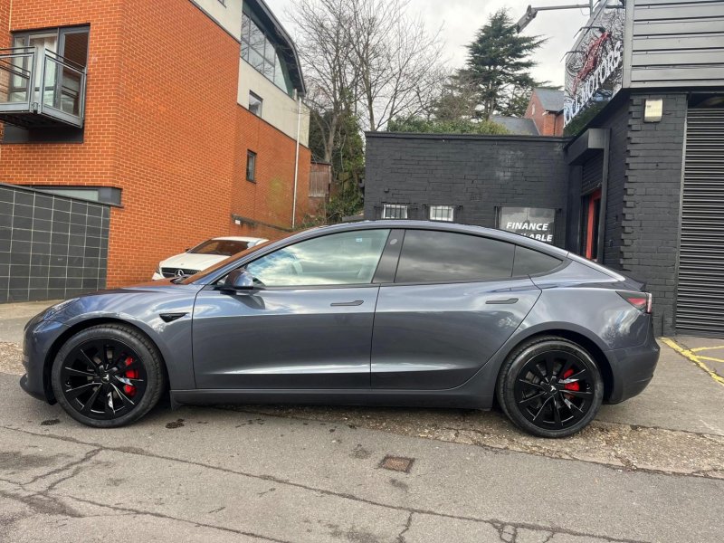TESLA MODEL 3