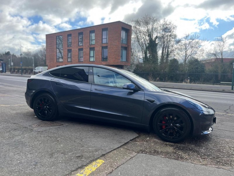 TESLA MODEL 3