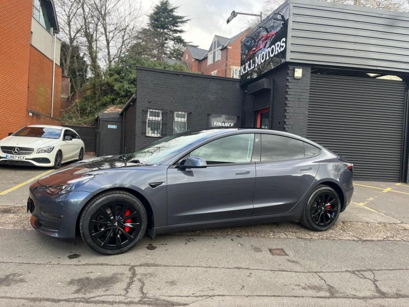 TESLA MODEL 3
