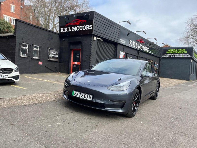 TESLA MODEL 3