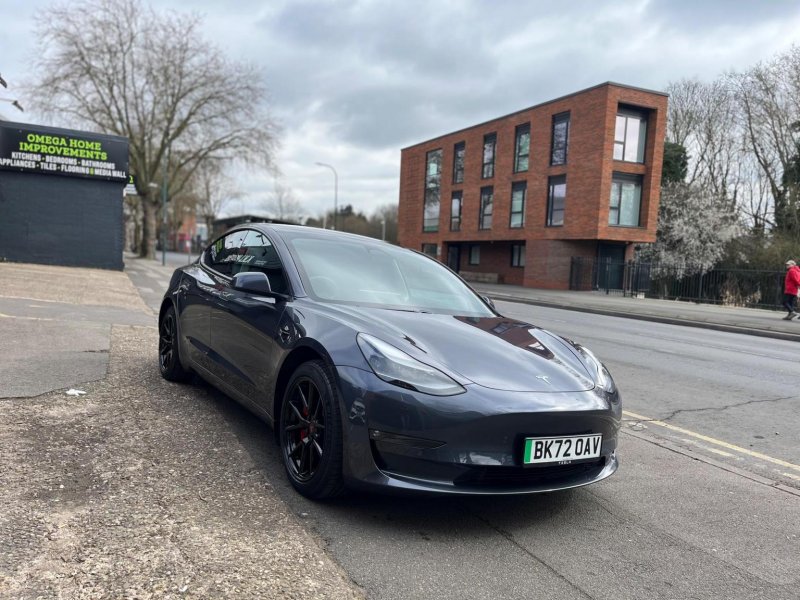 TESLA MODEL 3