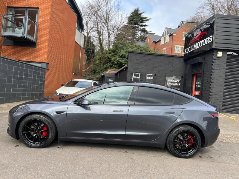 TESLA MODEL 3