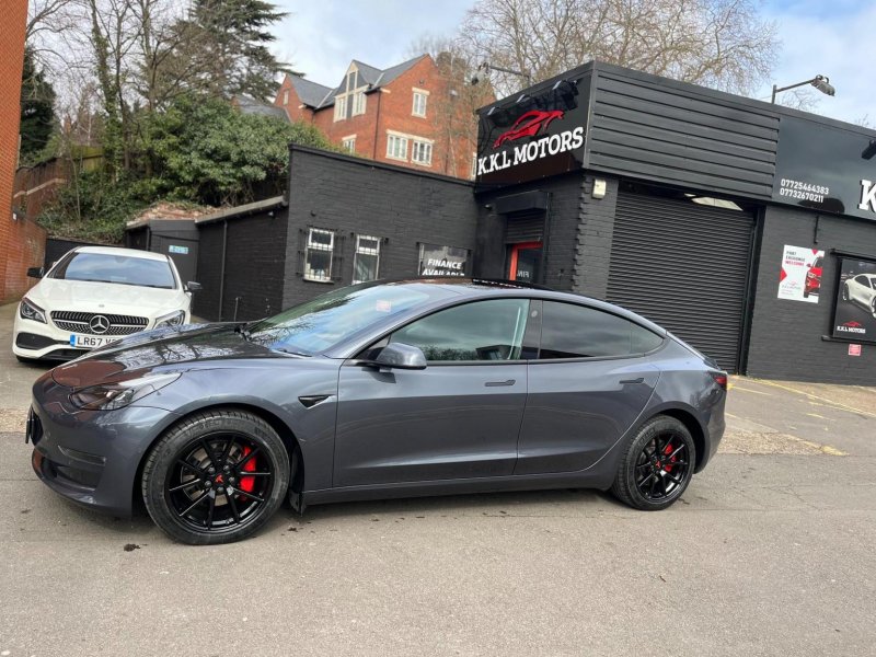 TESLA MODEL 3