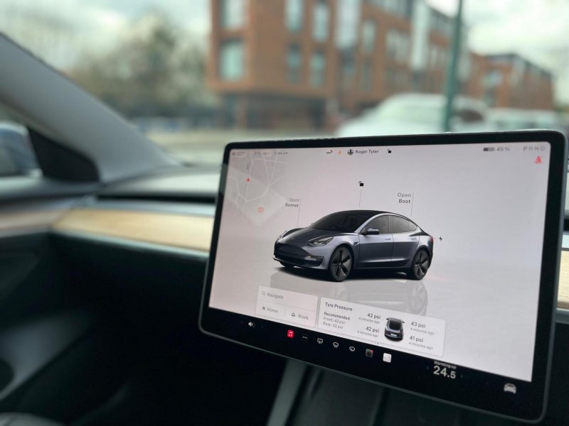 TESLA MODEL 3