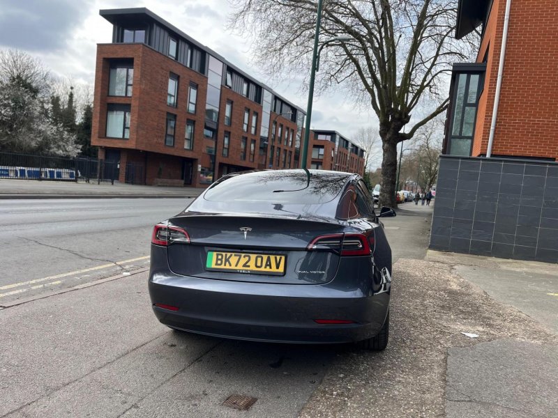 TESLA MODEL 3