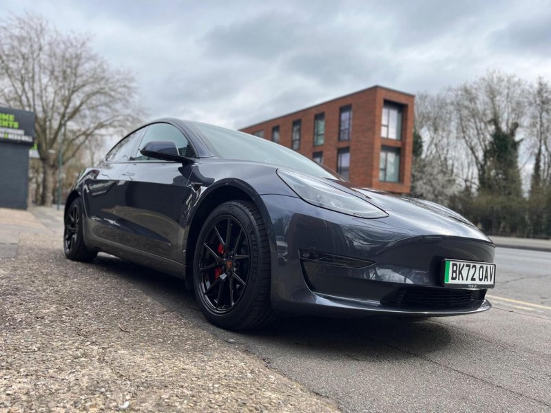 TESLA MODEL 3