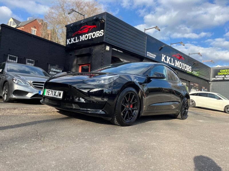 TESLA MODEL 3