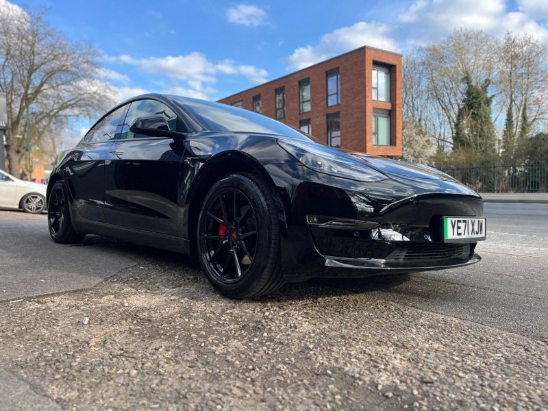 TESLA MODEL 3