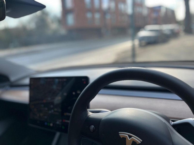 TESLA MODEL 3