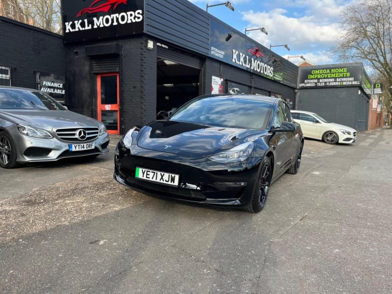 TESLA MODEL 3