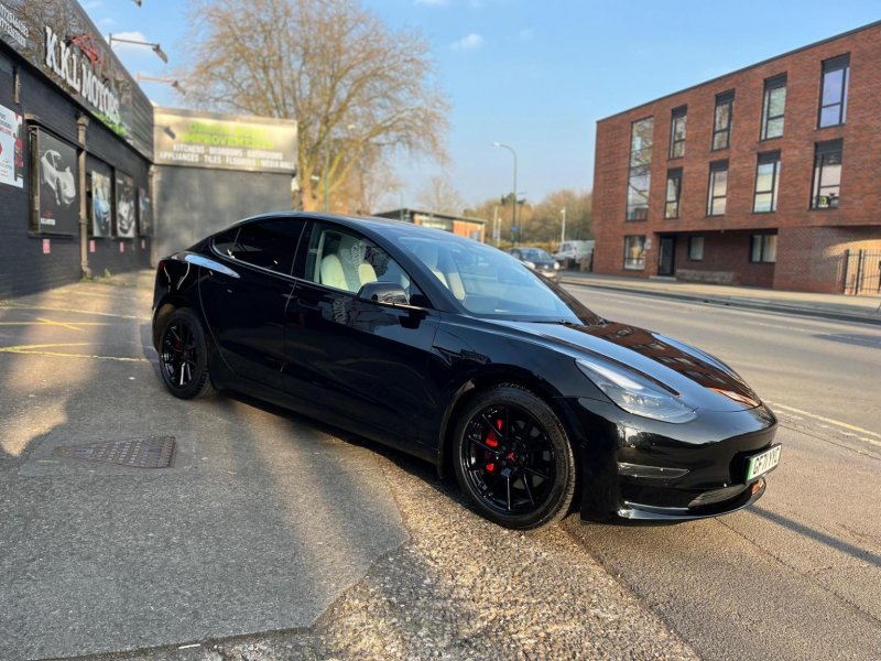 TESLA MODEL 3