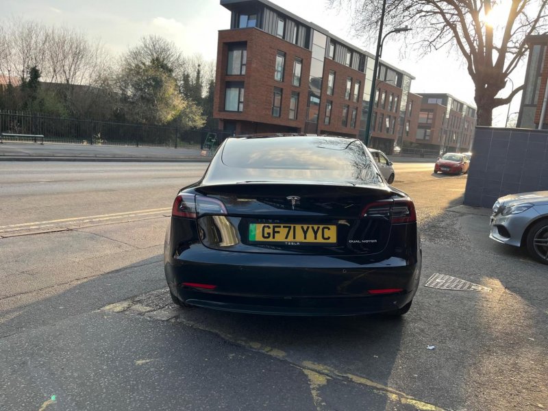 TESLA MODEL 3