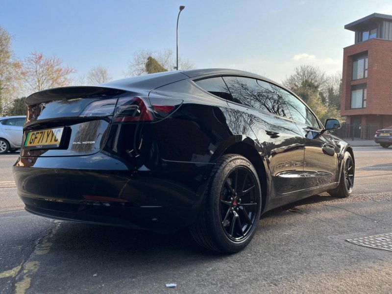 TESLA MODEL 3