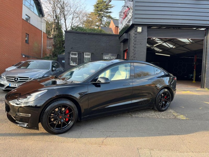 TESLA MODEL 3