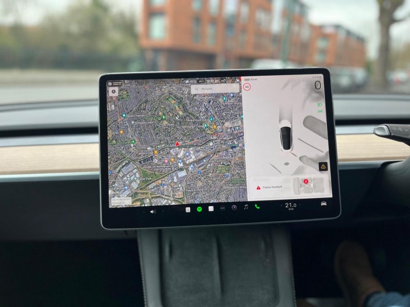 TESLA MODEL 3