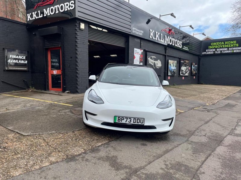 TESLA MODEL 3