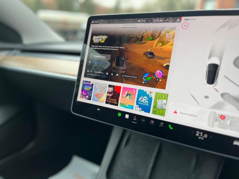 TESLA MODEL 3