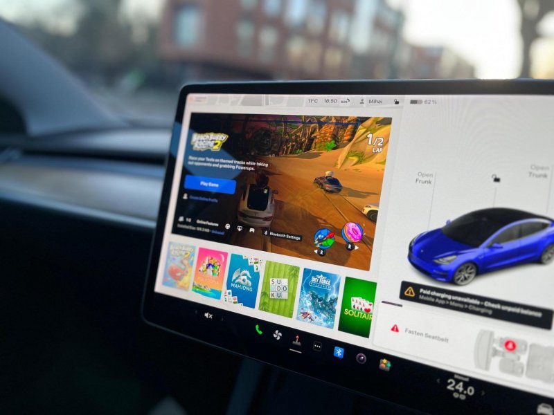TESLA MODEL 3