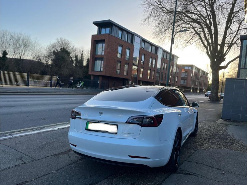 TESLA MODEL 3