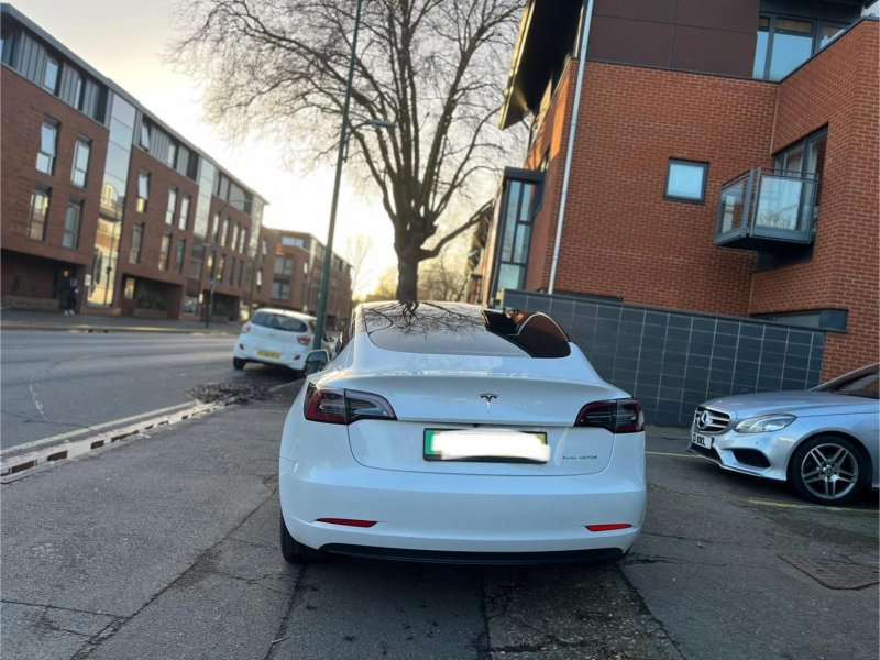 TESLA MODEL 3
