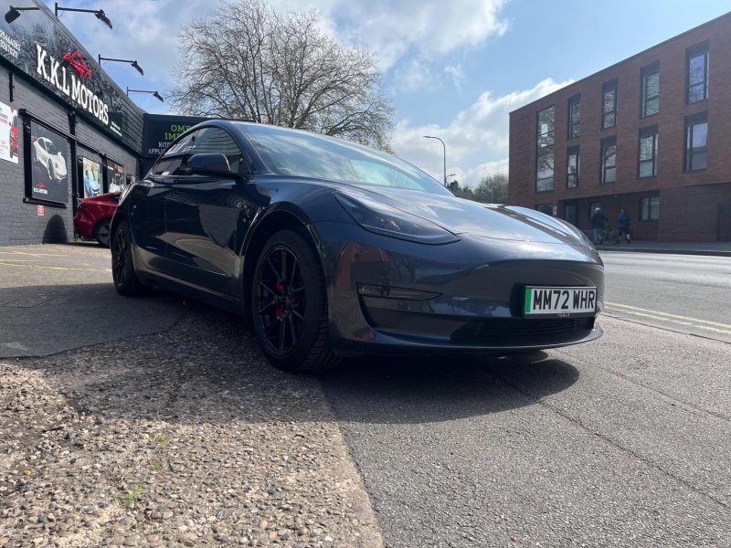 TESLA MODEL 3