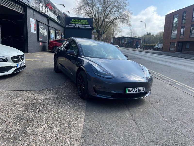 TESLA MODEL 3