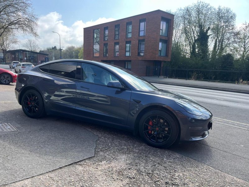 TESLA MODEL 3