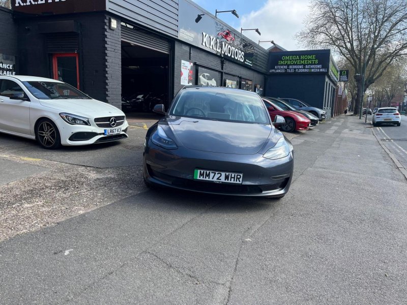 TESLA MODEL 3