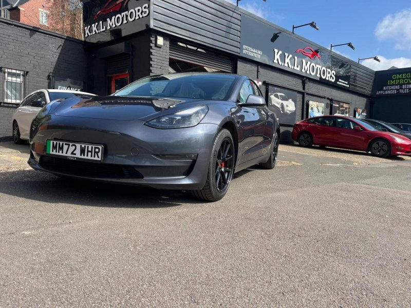 TESLA MODEL 3
