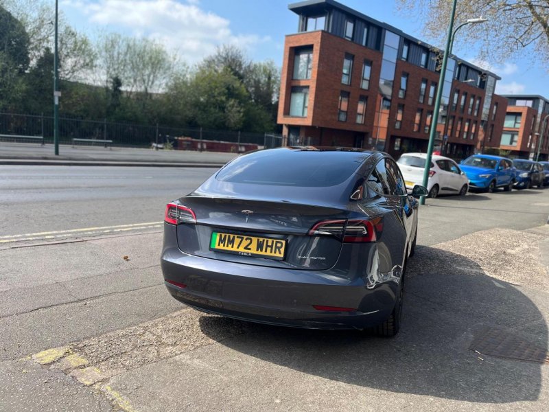 TESLA MODEL 3