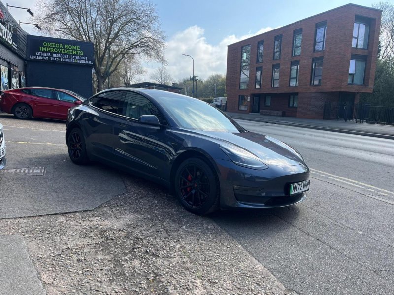 TESLA MODEL 3