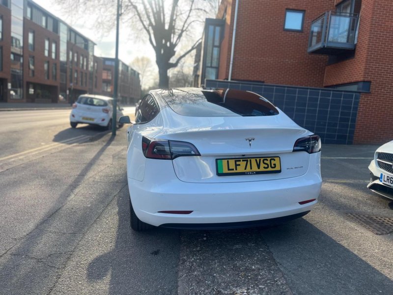 TESLA MODEL 3