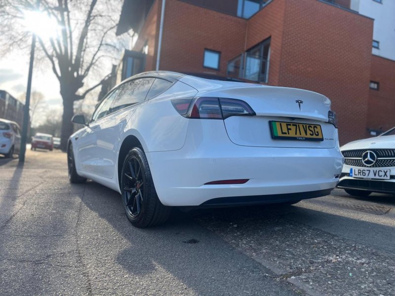 TESLA MODEL 3