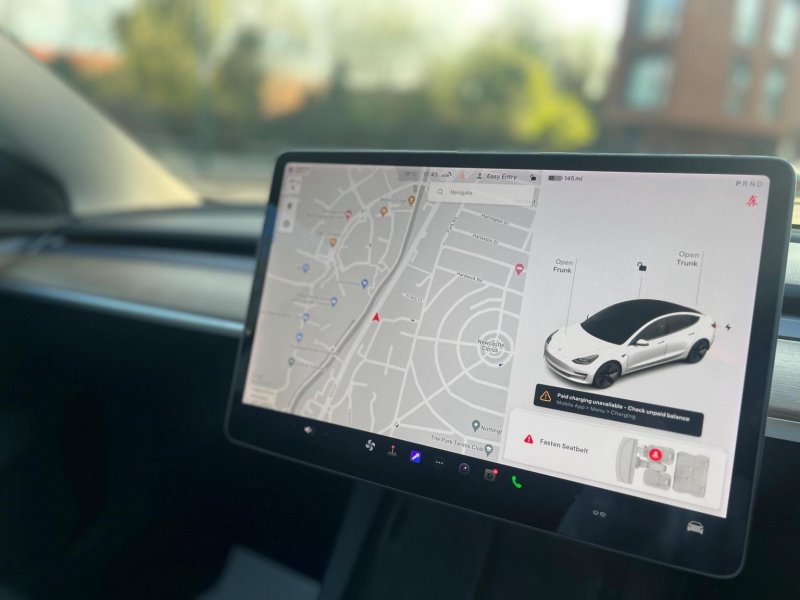 TESLA MODEL 3