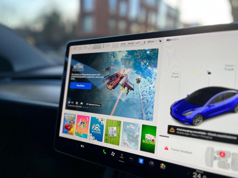 TESLA MODEL 3