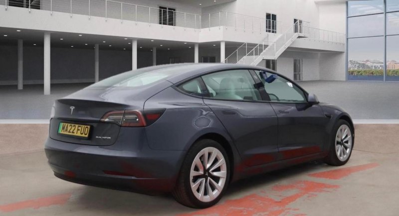 TESLA MODEL 3
