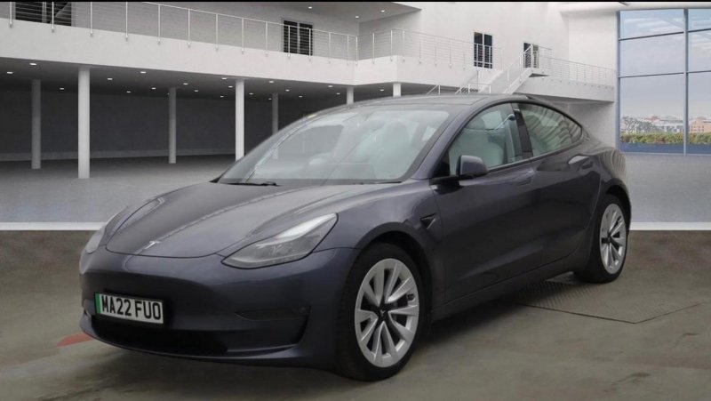 TESLA MODEL 3