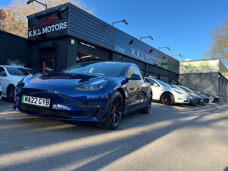TESLA MODEL 3