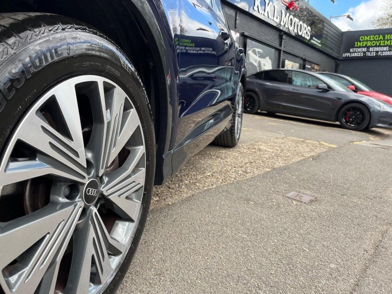 AUDI E-TRON