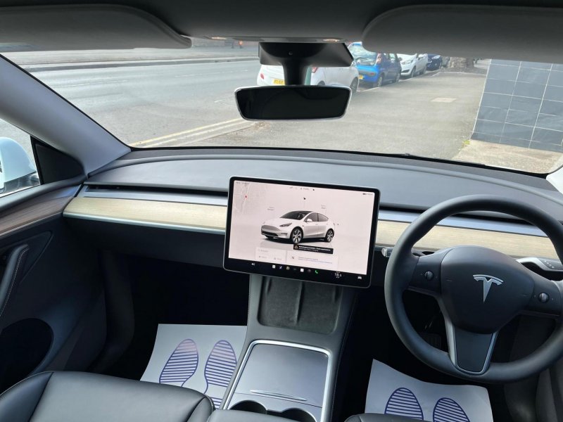 TESLA MODEL Y