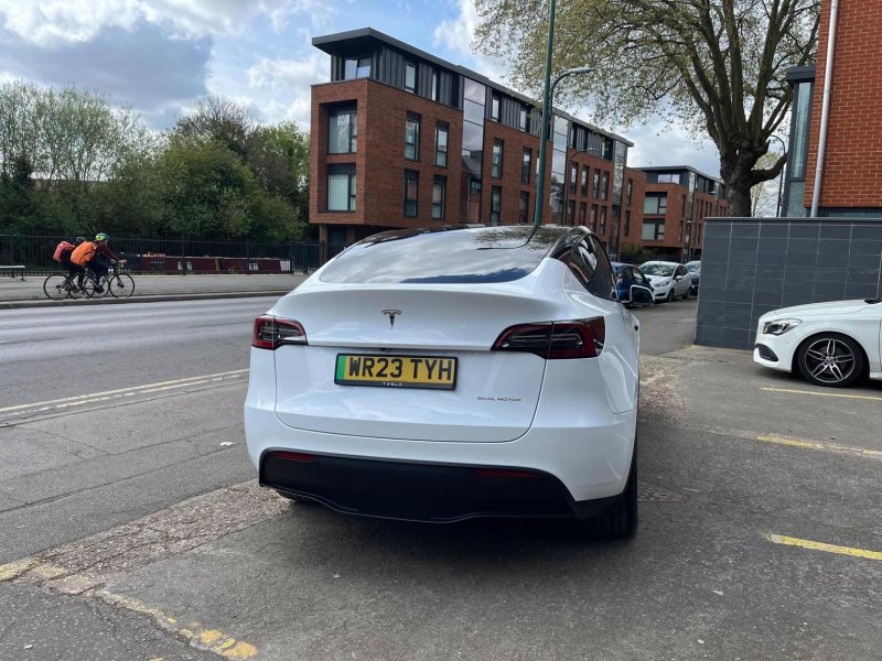 TESLA MODEL Y