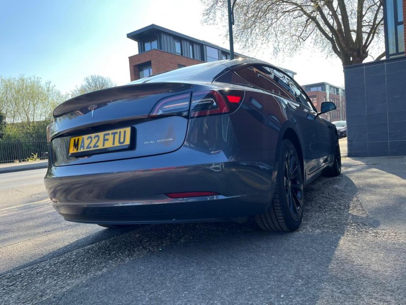 TESLA MODEL 3